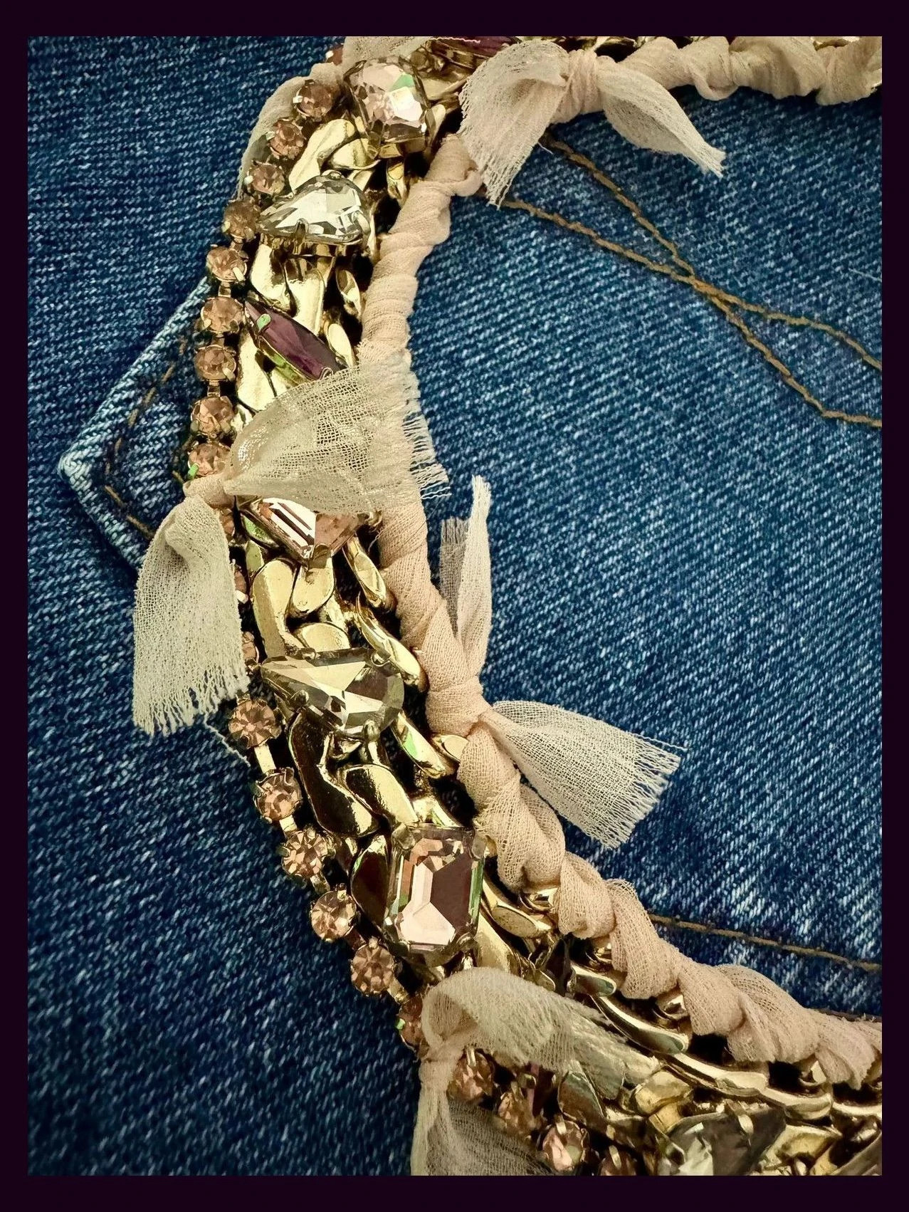 Collar dorado con piedras y seda de marca Banana Repúblic 🦋 – Banana Republic 3