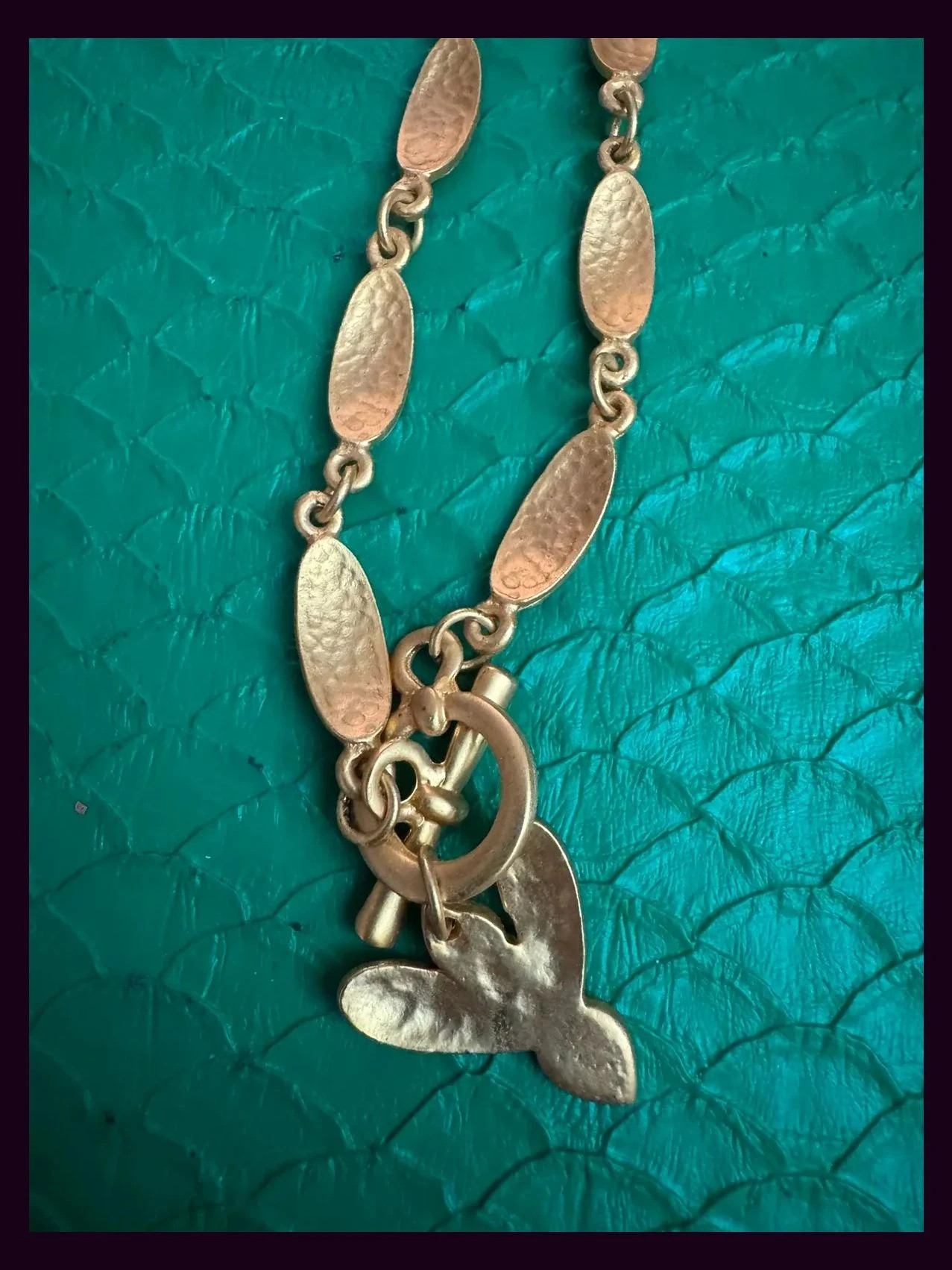 Pulsera dorada vintage 🦋 – Vintage 4