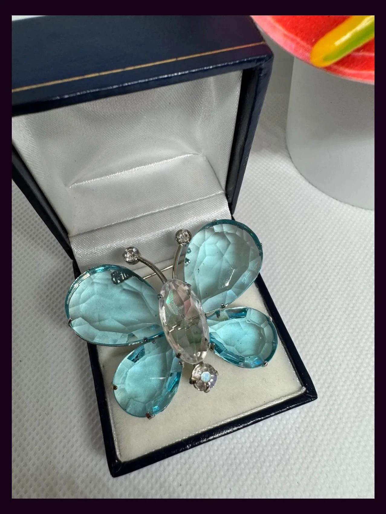 Broche vintage de acero y cristal 🦋 – Vintage 2