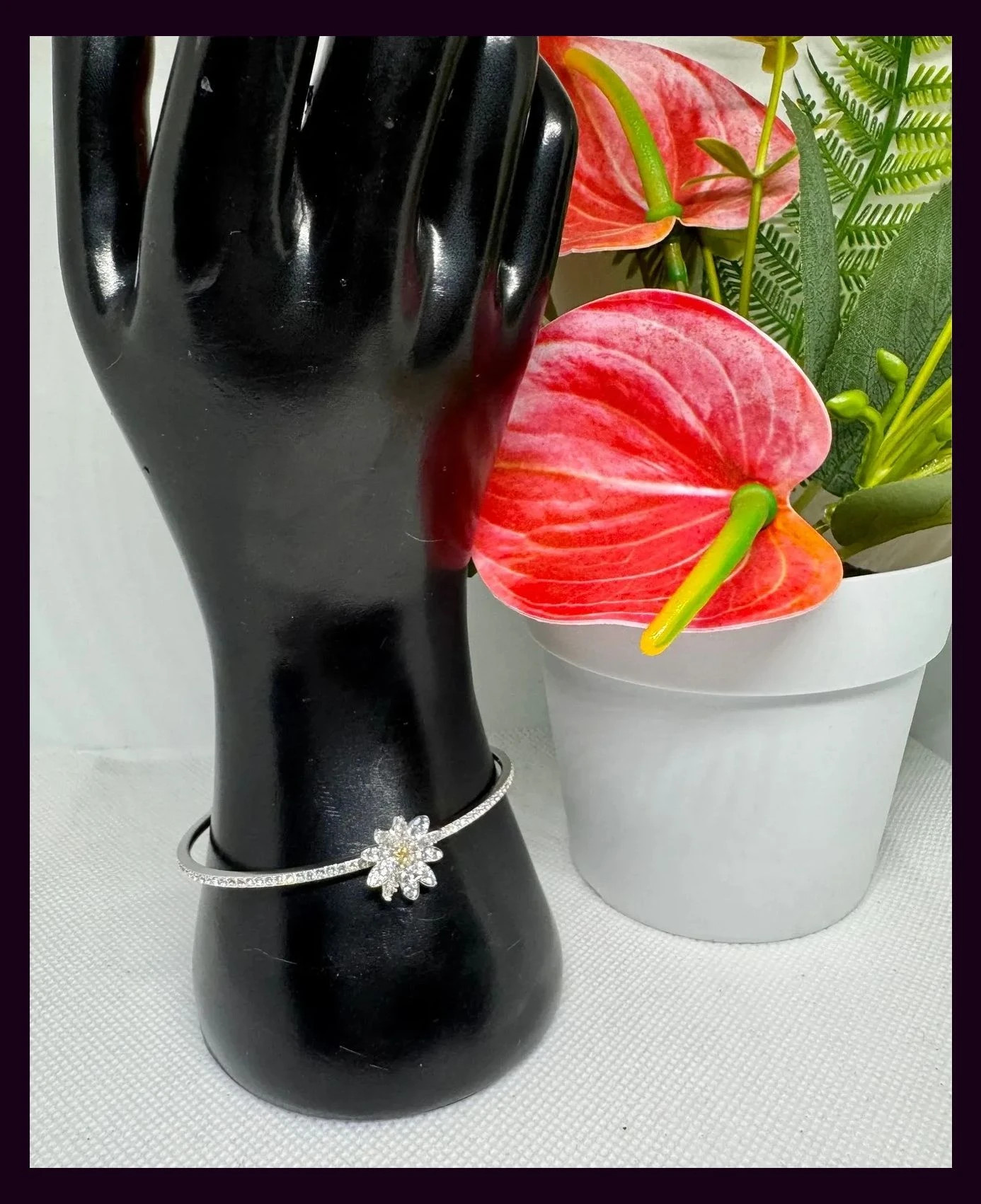 Pulsera flor de Swarovski, plateada , talla M 🦋