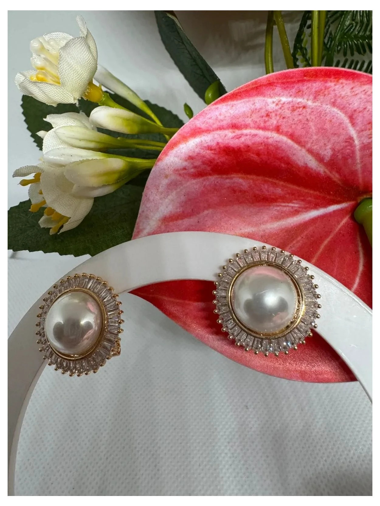 Pendientes dorados con piedras 🦋 – Boutique 2