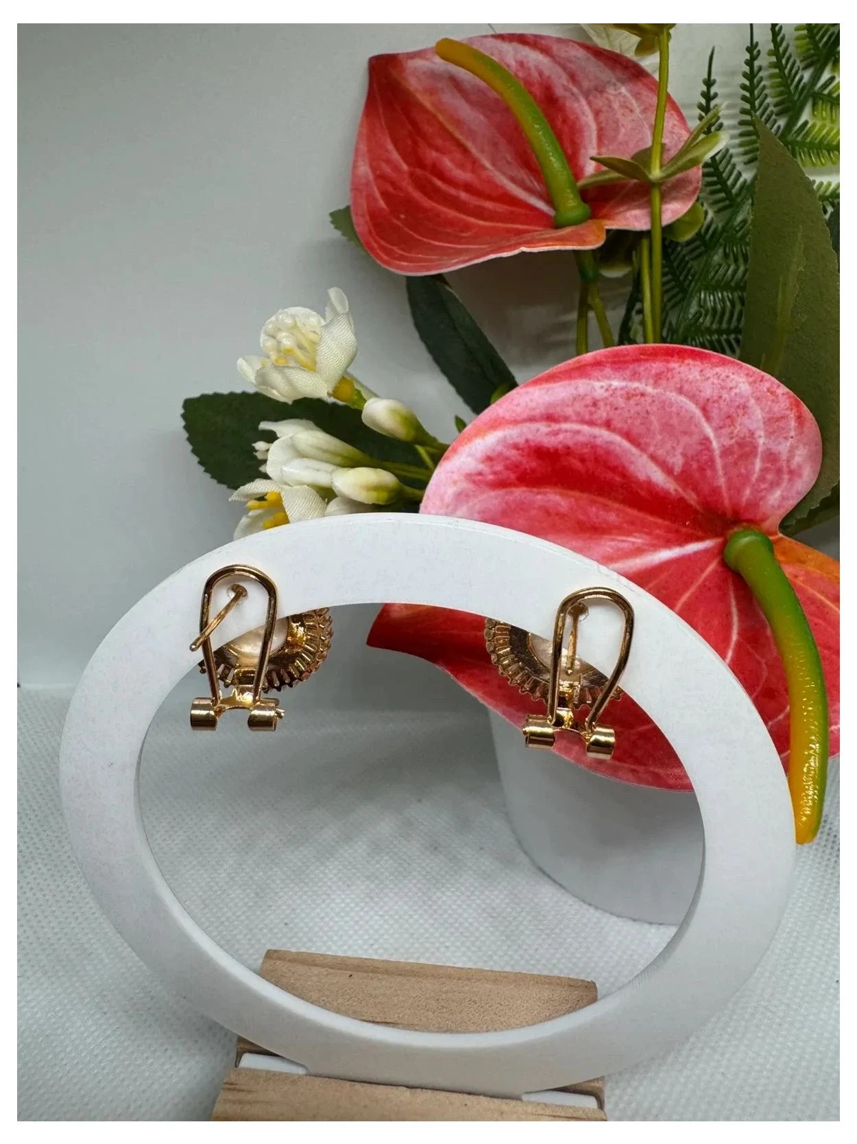 Pendientes dorados con piedras 🦋 – Boutique 3