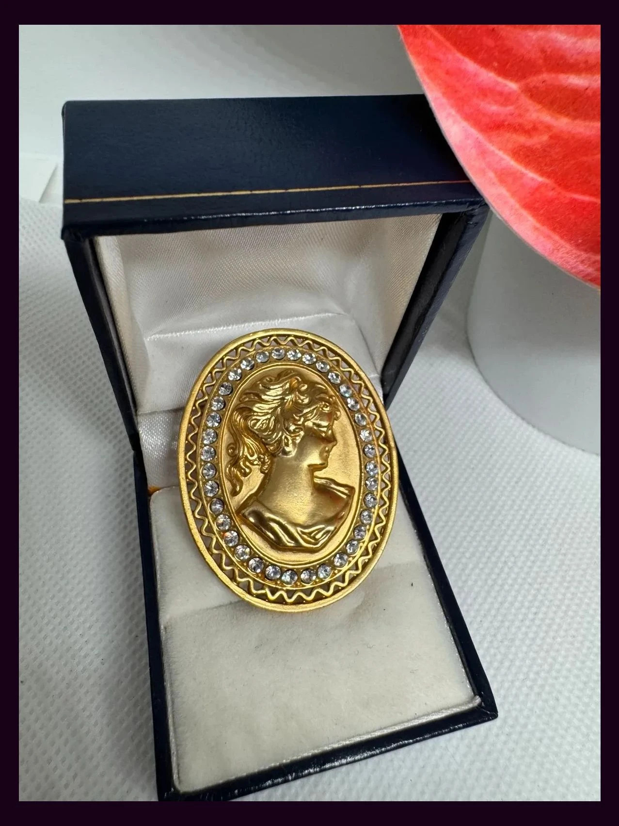 Broche vintage chapado oro 🦋 – Vintage Dressing 2