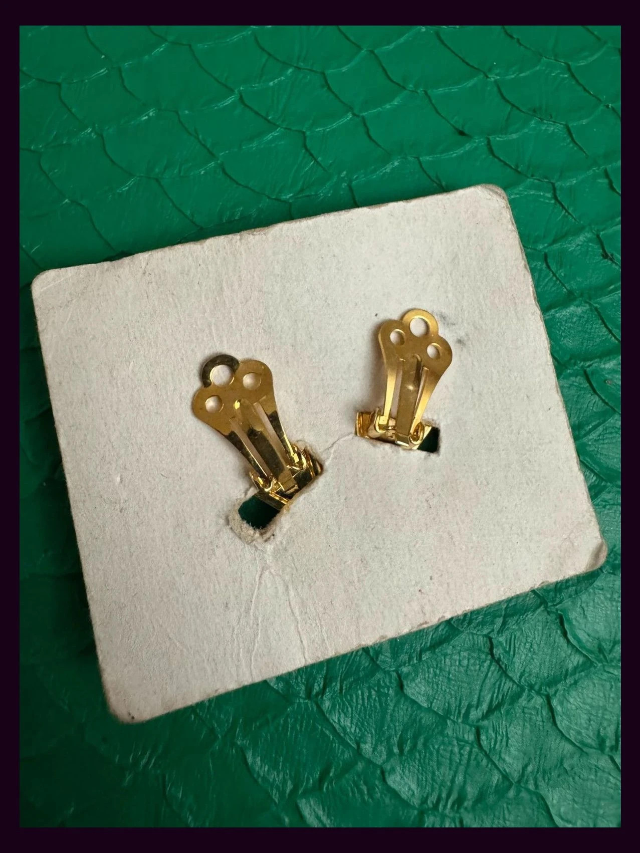 Pendientes vintage clip chapados oro 🦋 – Vintage Dressing 3