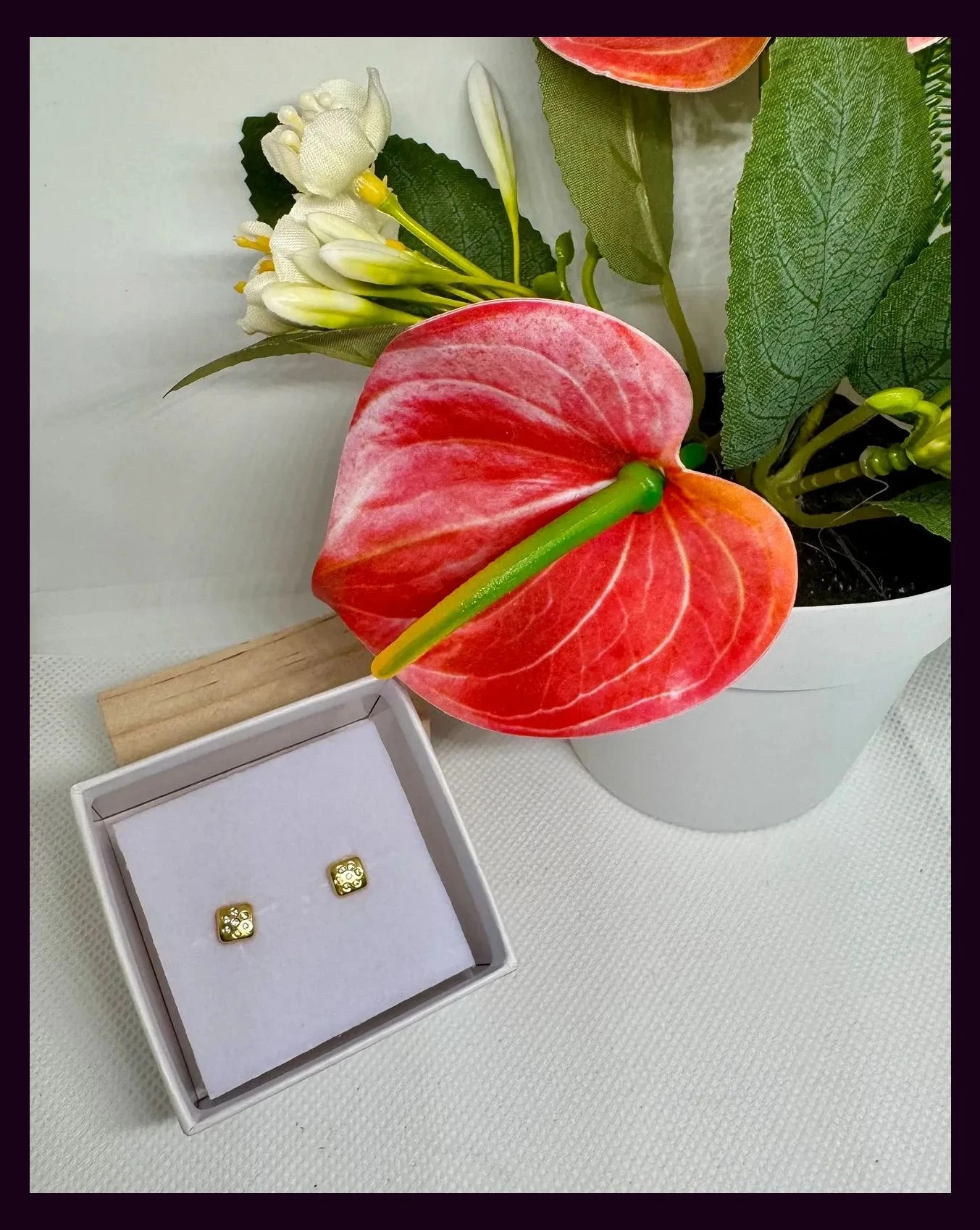 Pendientes oro 750 (18kt) - tachuelas cuadradas zirconitas – 750