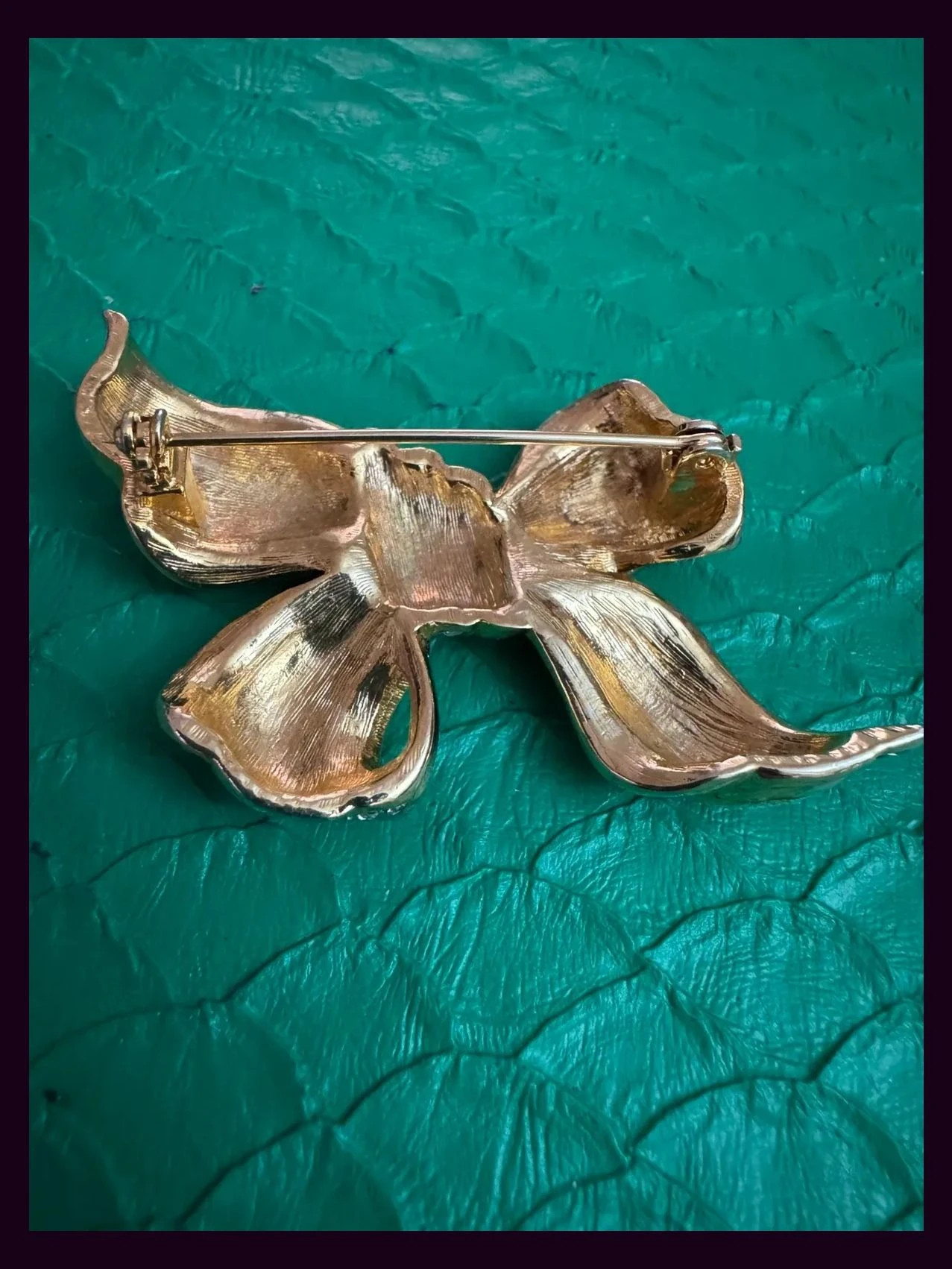 Broche vintage lazo baño oro 🦋 – Vintage 4