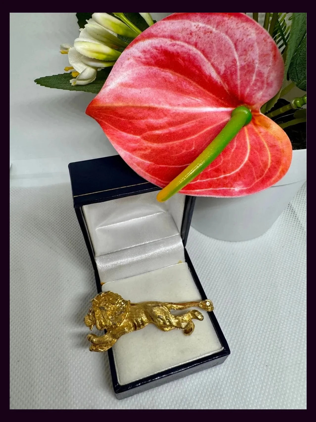 Broche león vintage chapado oro 🦋 – Vintage