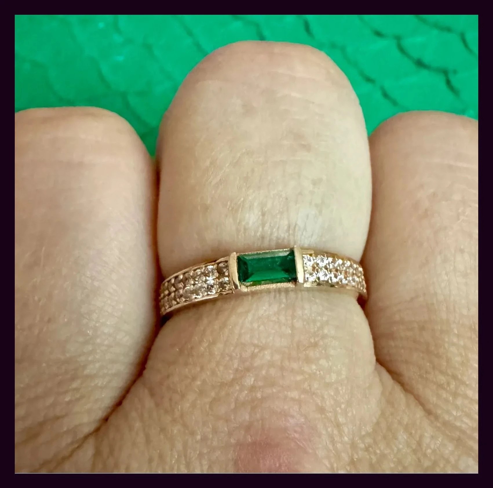 Anillo oro ruso rojizo 585 ORO con piedra verde y circonitas, talla 19