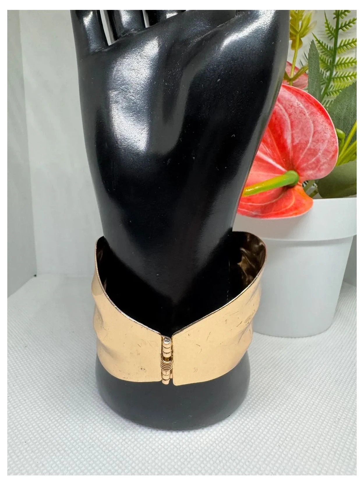 Brazalete ancho dorado 🦋 – La Boutique 3