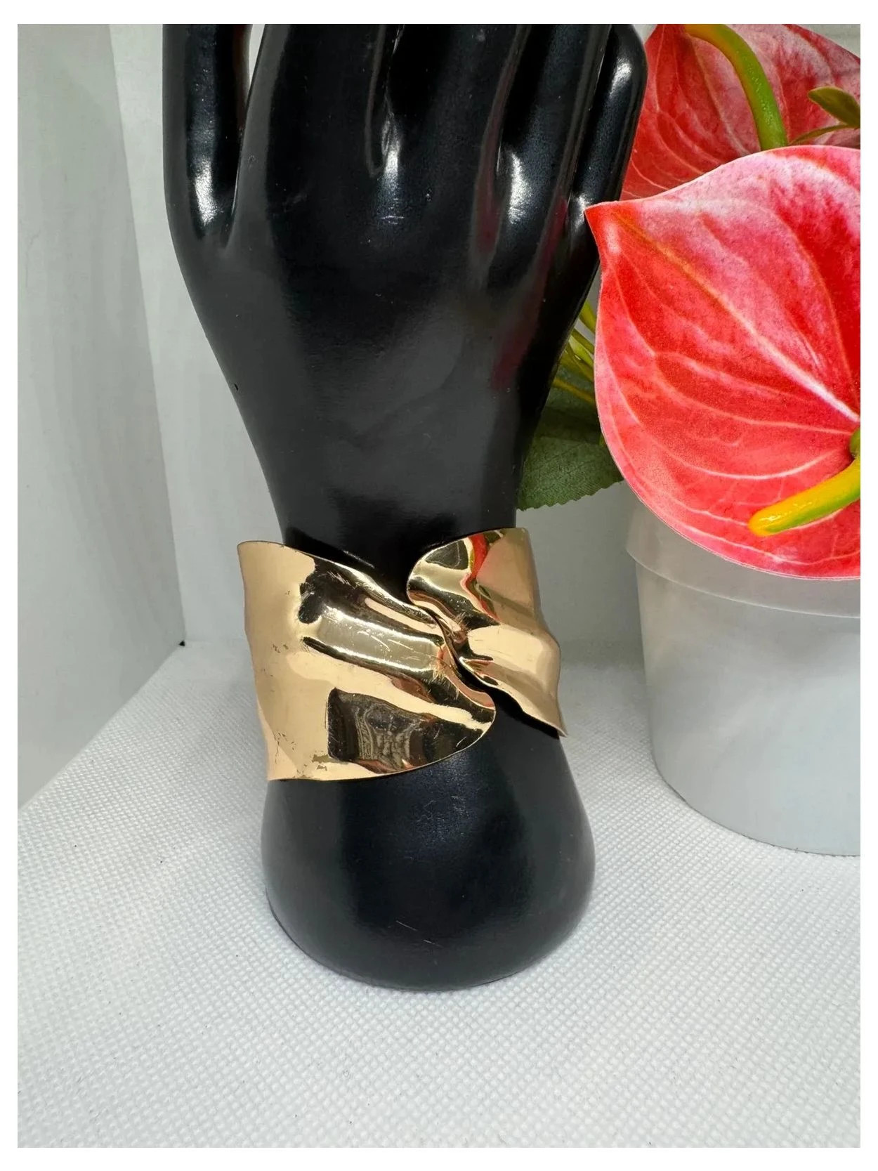 Brazalete ancho dorado 🦋 – La Boutique 2