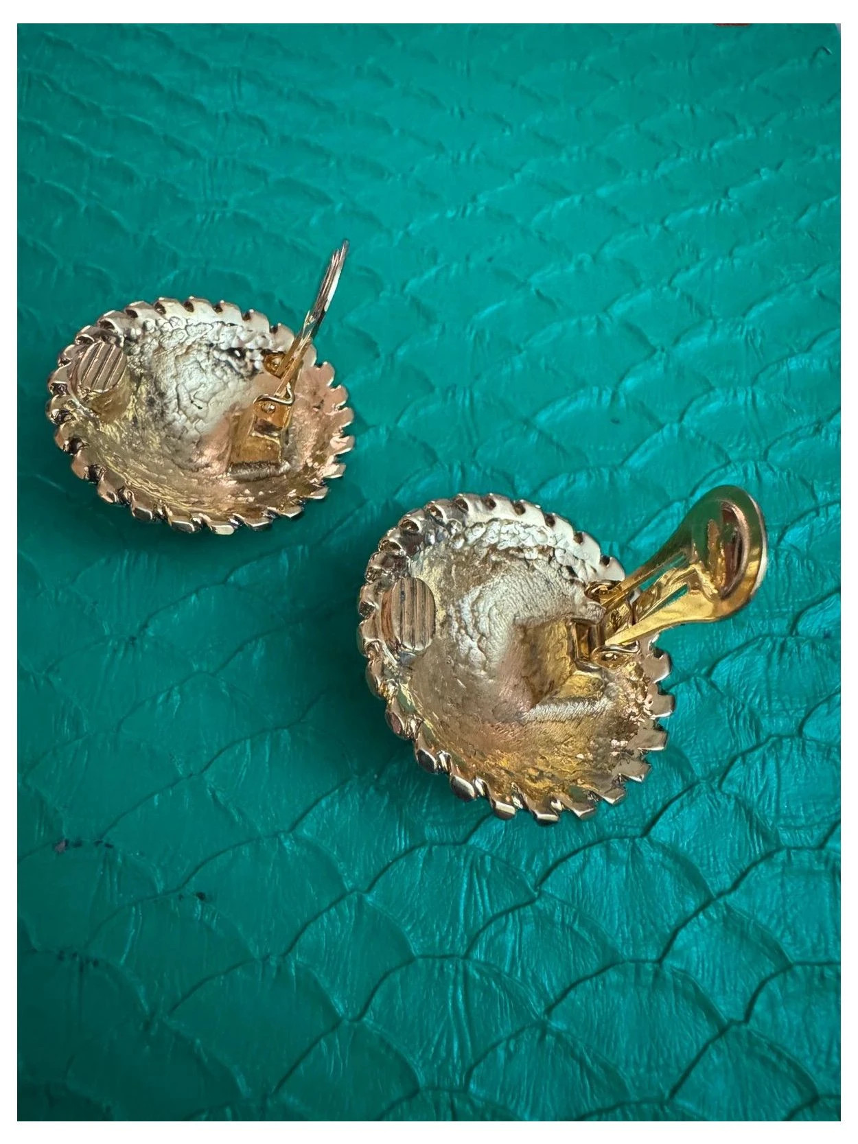 Pendientes vintage clip dorados 🦋 – Vintage Dressing 5