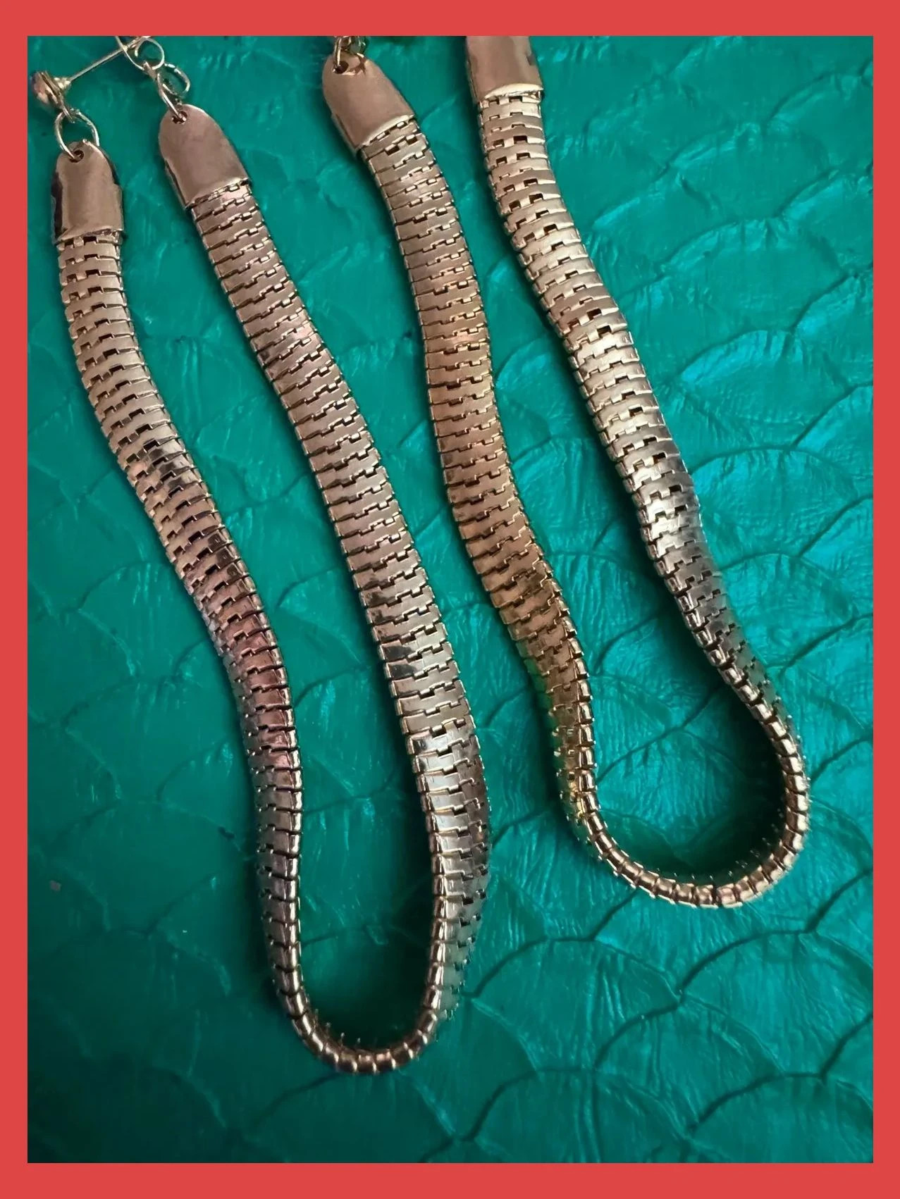 Pendientes largos dorados acero 🦋 – La Boutique 2