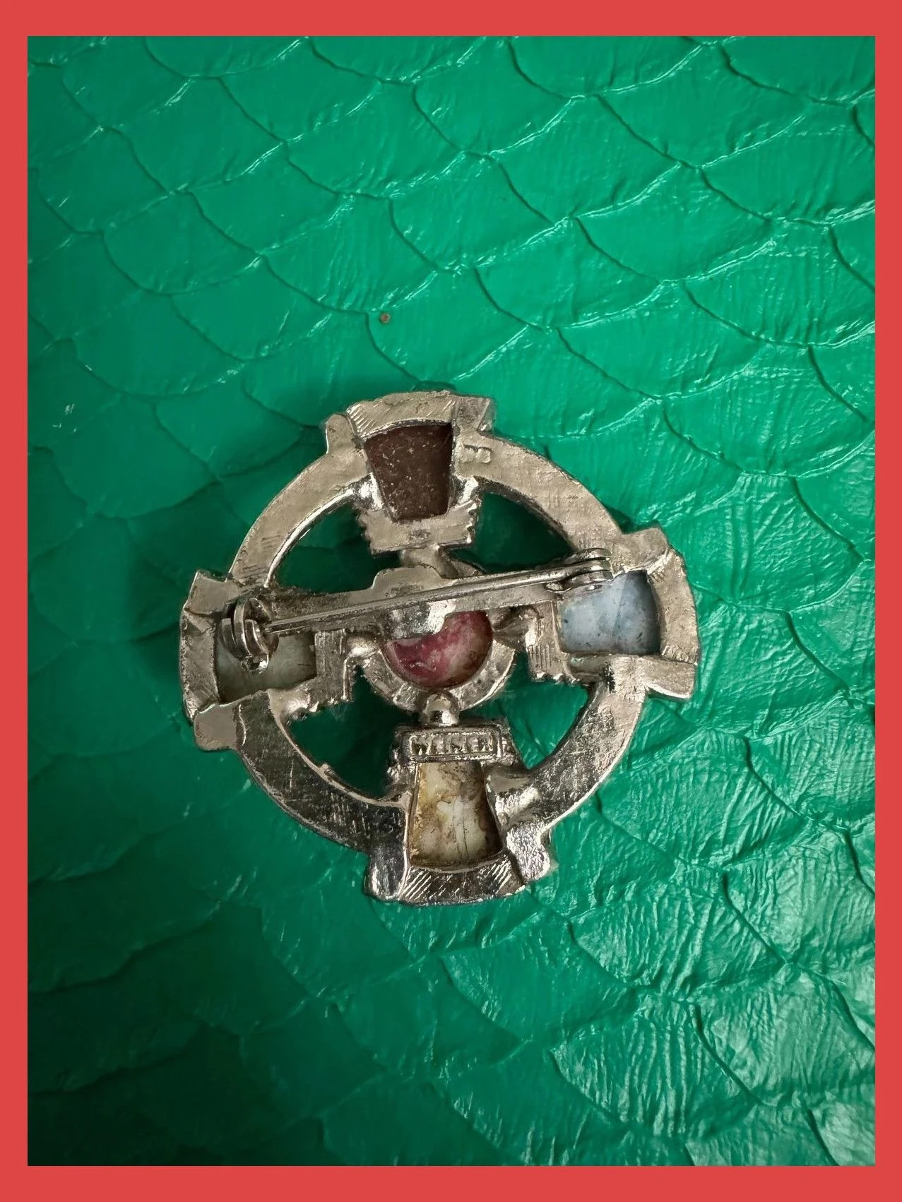 Broche vintage con piedras 🦋 – Vintage Dressing 3