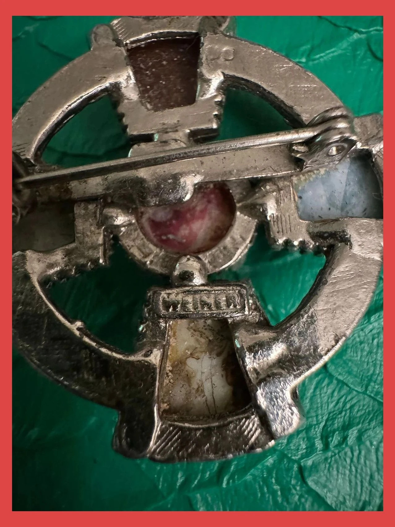 Broche vintage con piedras 🦋 – Vintage Dressing 4
