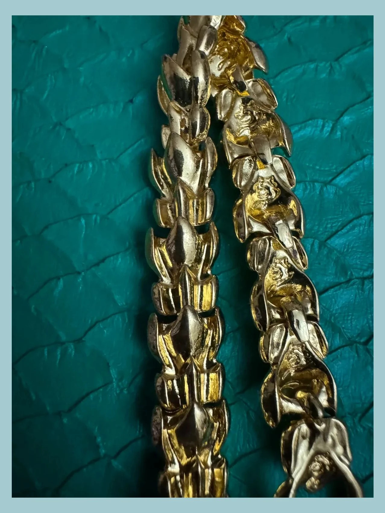Pulsera dorada acero inoxidable 🦋 – Vintage 4