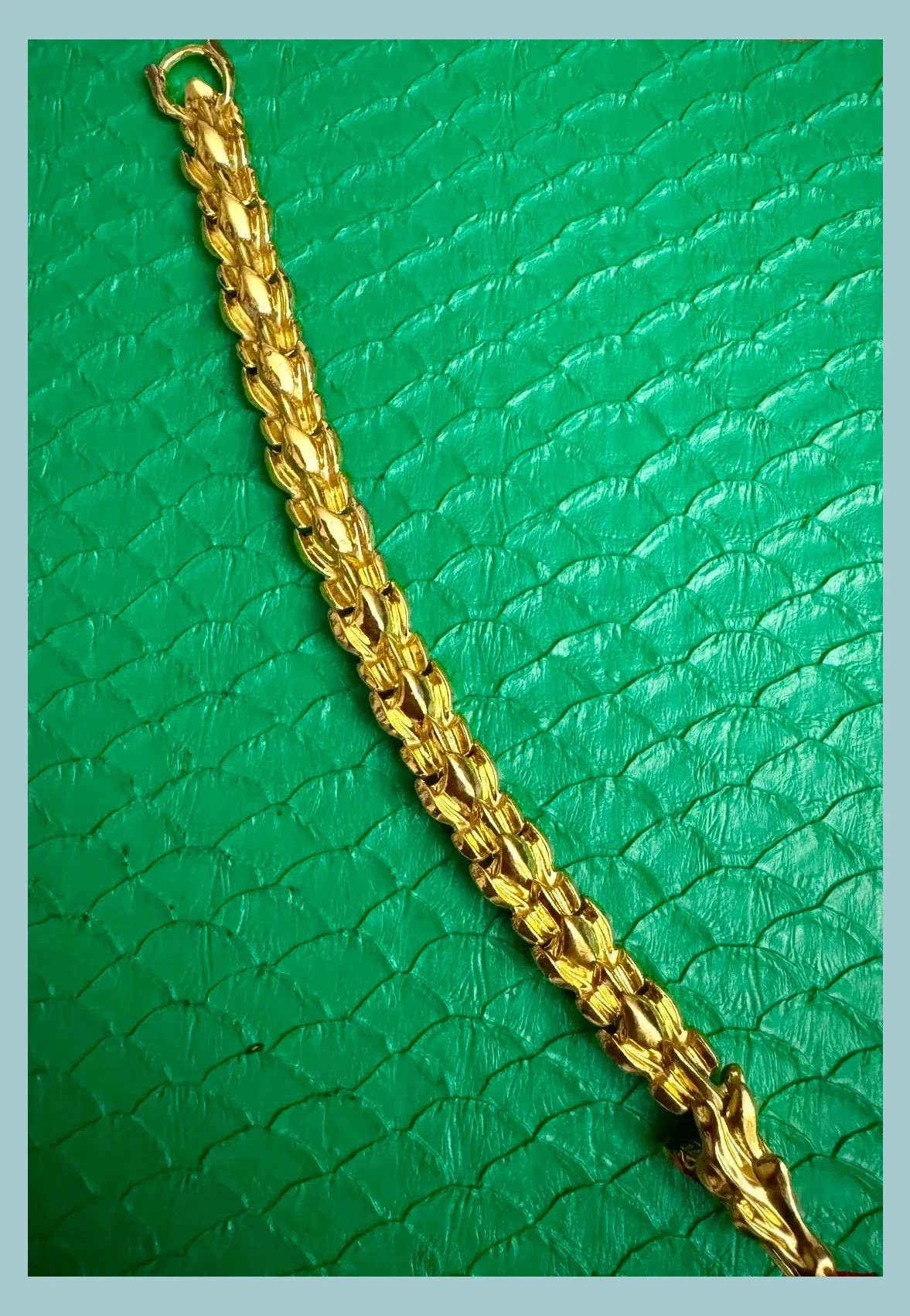 Pulsera dorada acero inoxidable 🦋 – Vintage 2