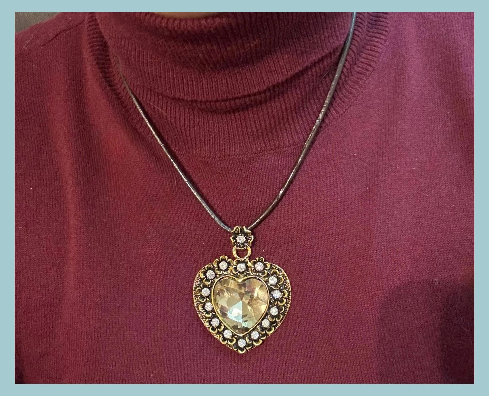 Collar corazón dorado 🦋 – Vintage Dressing 2
