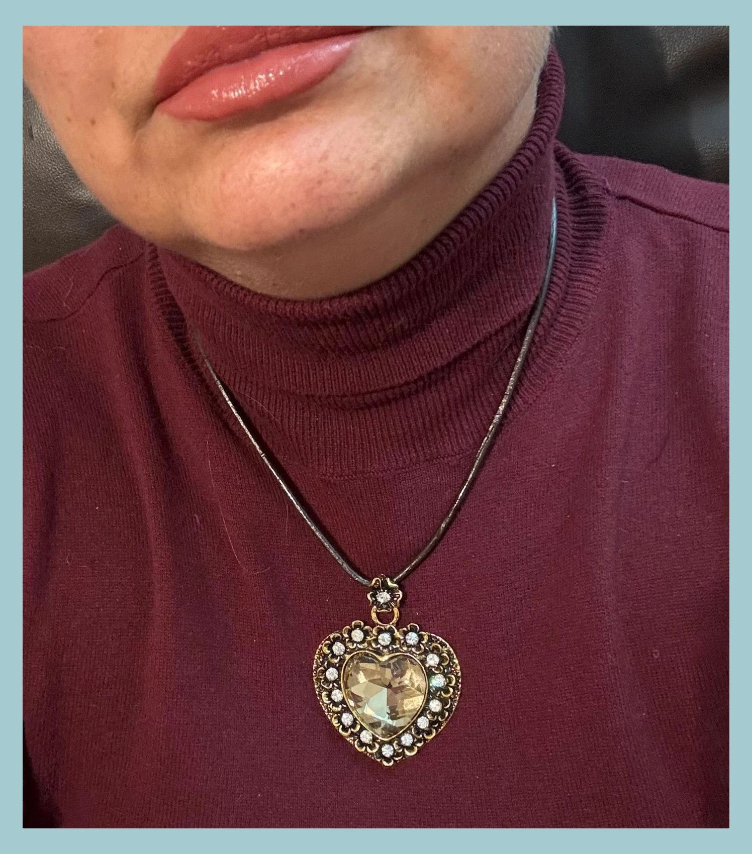 Collar corazón dorado 🦋 – Vintage Dressing