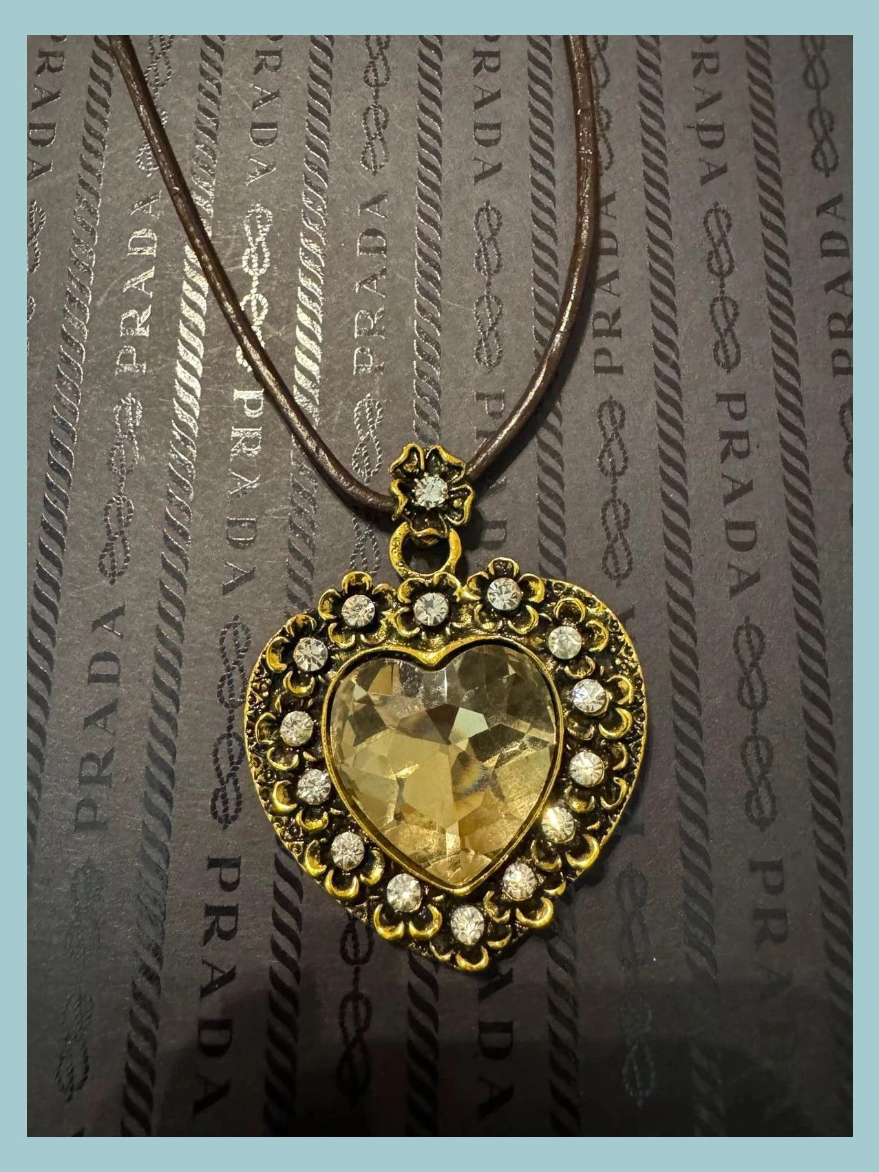 Collar corazón dorado 🦋 – Vintage Dressing 5