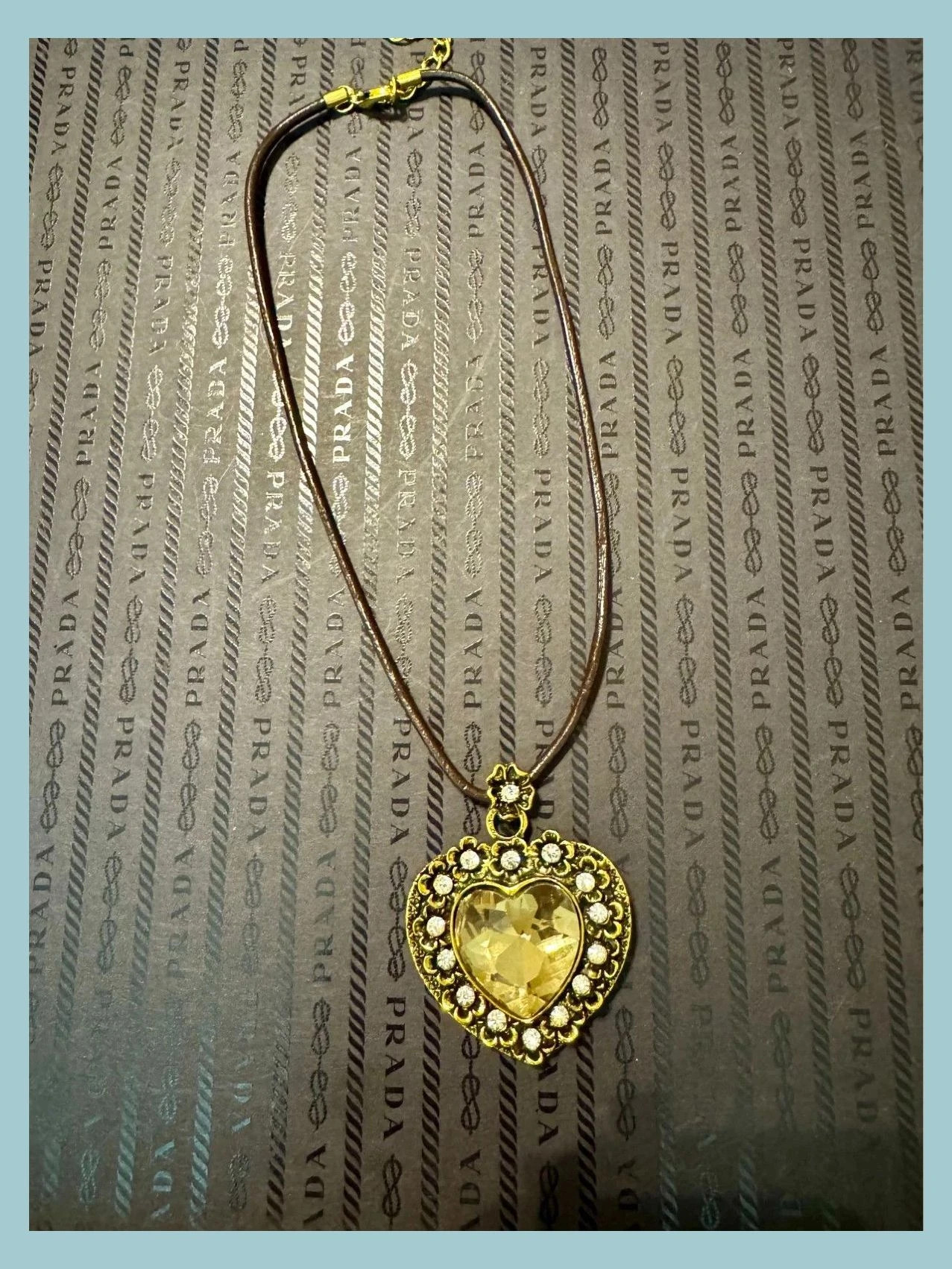 Collar corazón dorado 🦋 – Vintage Dressing 4