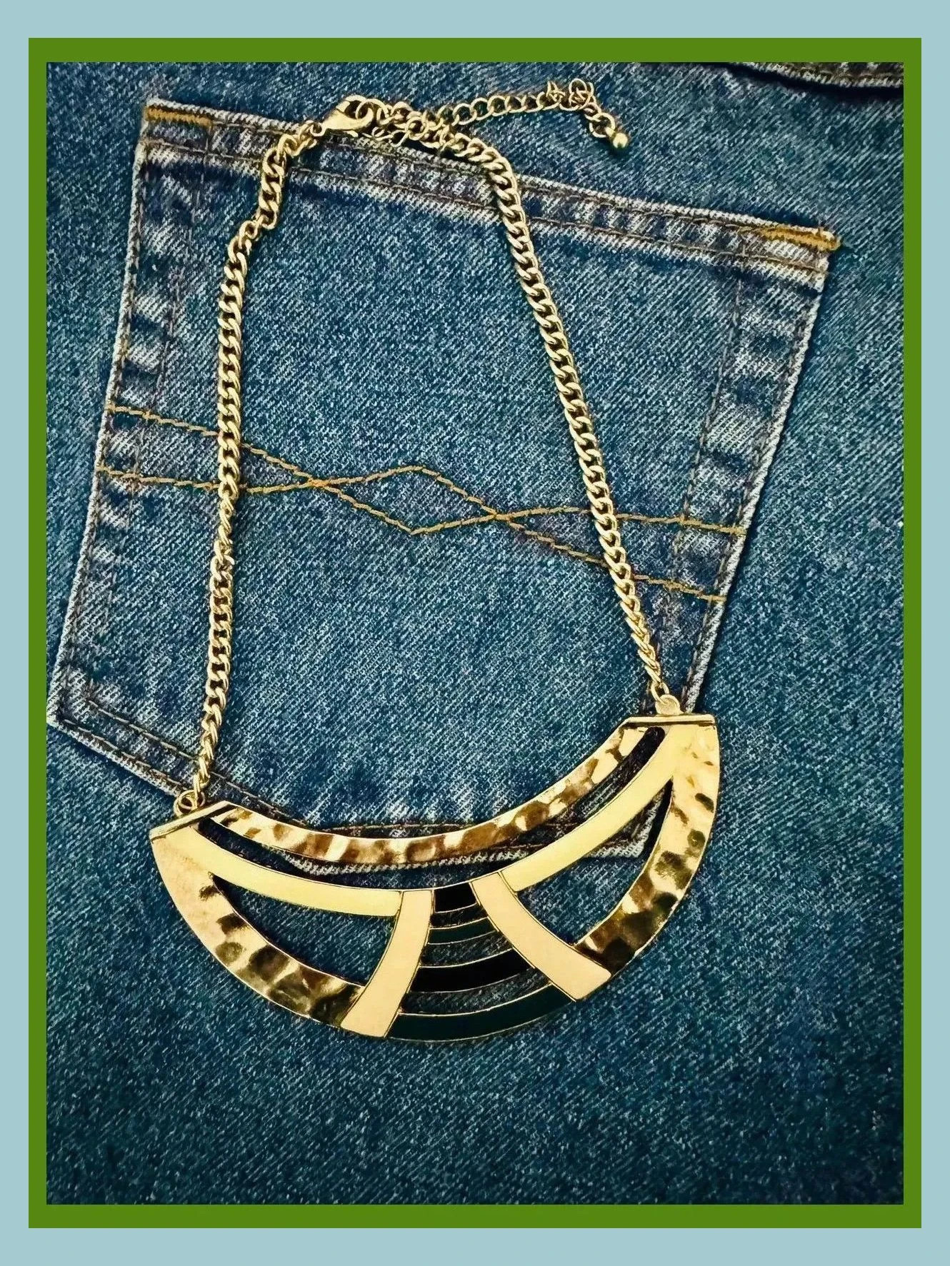 Collar dorado esmaltado vintage 🦋 – Vintage Dressing
