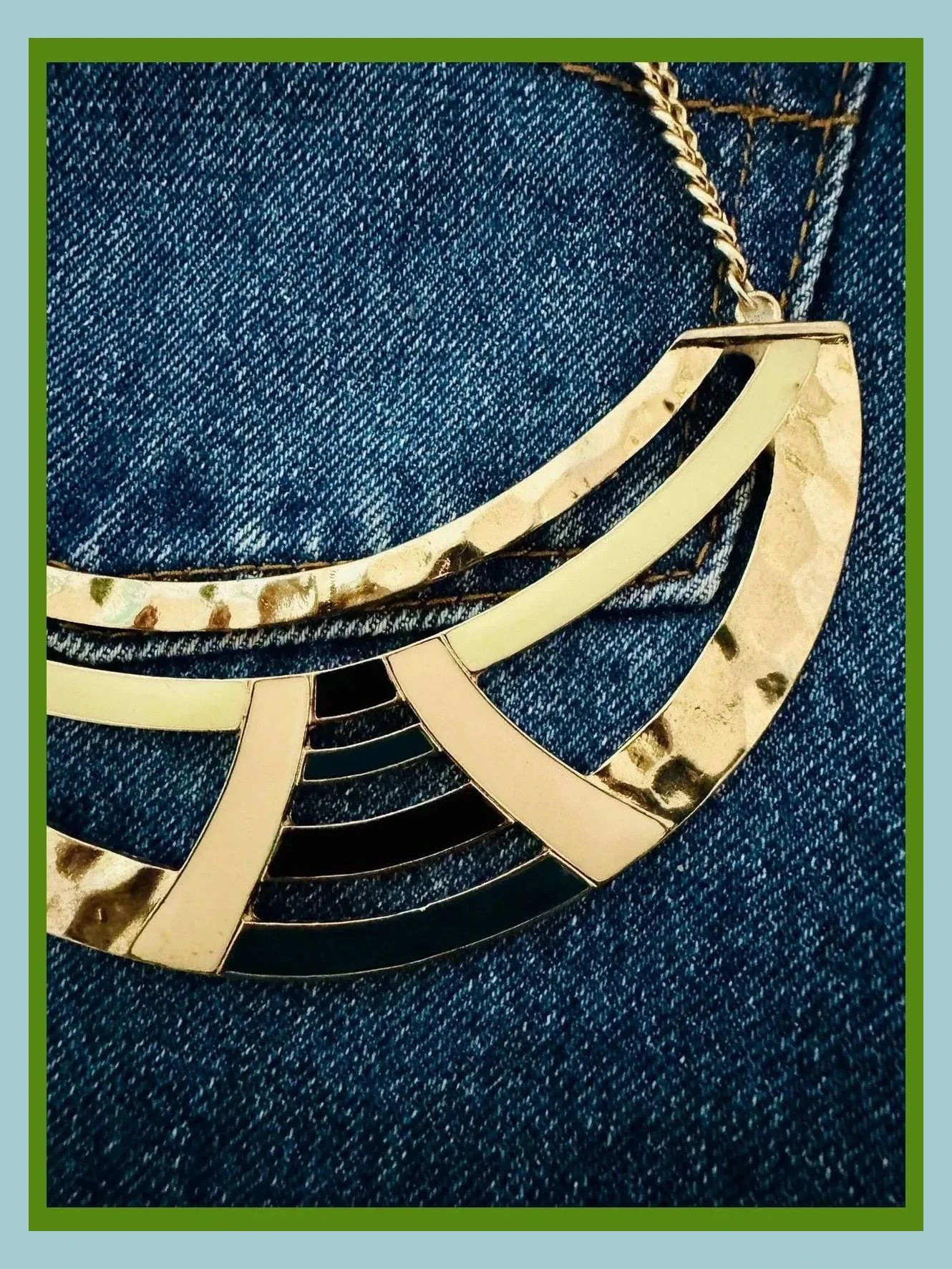 Collar dorado esmaltado vintage 🦋 – Vintage Dressing 2