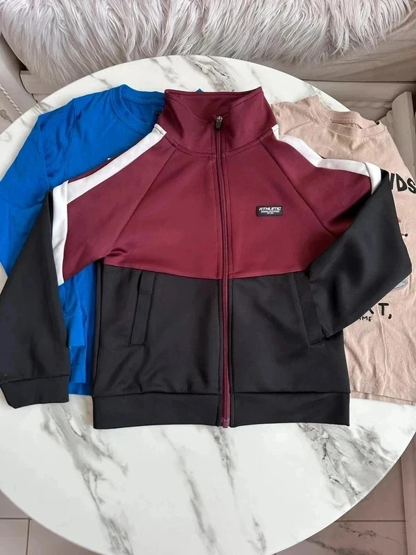 Lot de vêtements pour garçons 8 ans T-shirts manches longues et veste – Primark – taille 8 ans / 128 cm 3