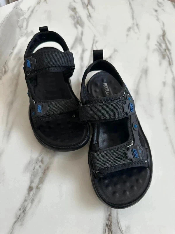 Sandales noires garçon taille 34