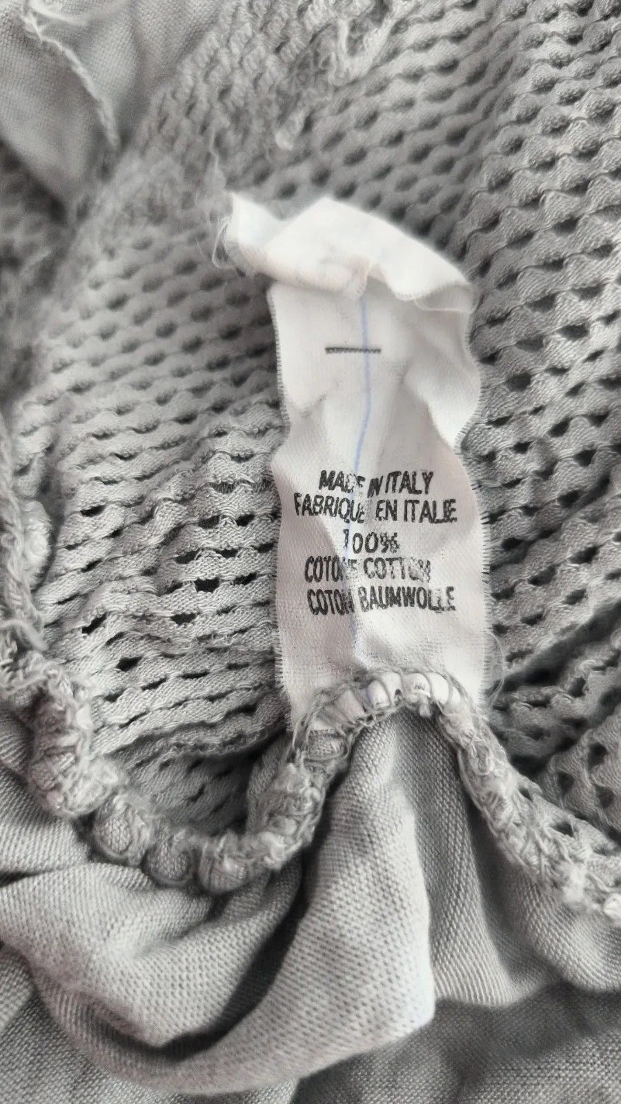 Camiseta color taupe de algodón con botones 5