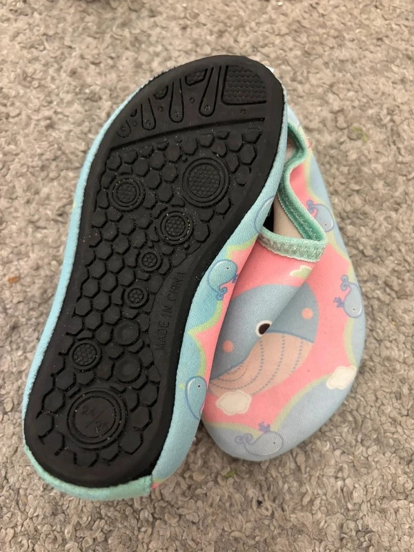 Cangrejeras para niña con un divertido diseño de ballenas – taille 24 2
