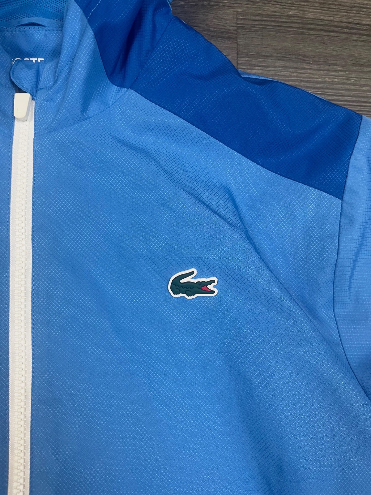 Veste coupe-vent à capuche Lacoste Sport - Bleu & Rouge - Taille M (FR 50)  – Lacoste – taille M 2