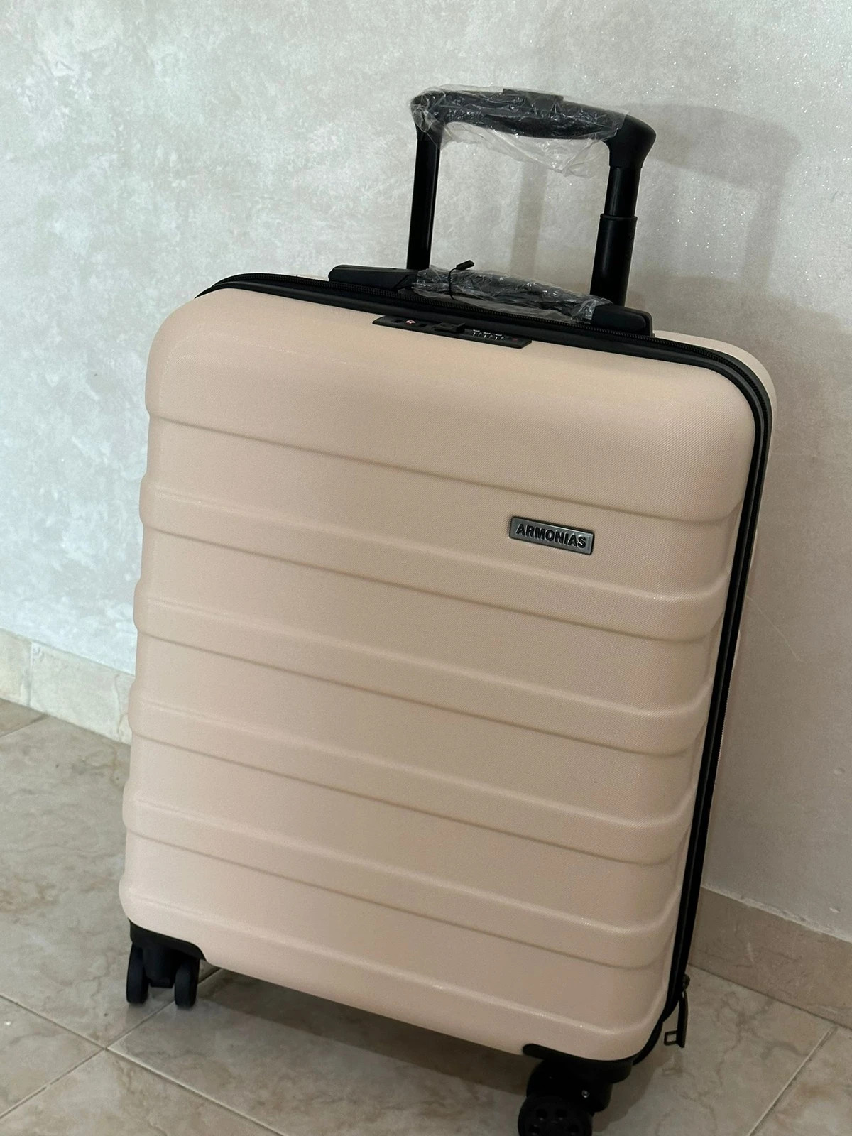 Maleta de cabina crema nueva a estrenar 55x40x20 – Armonias 2