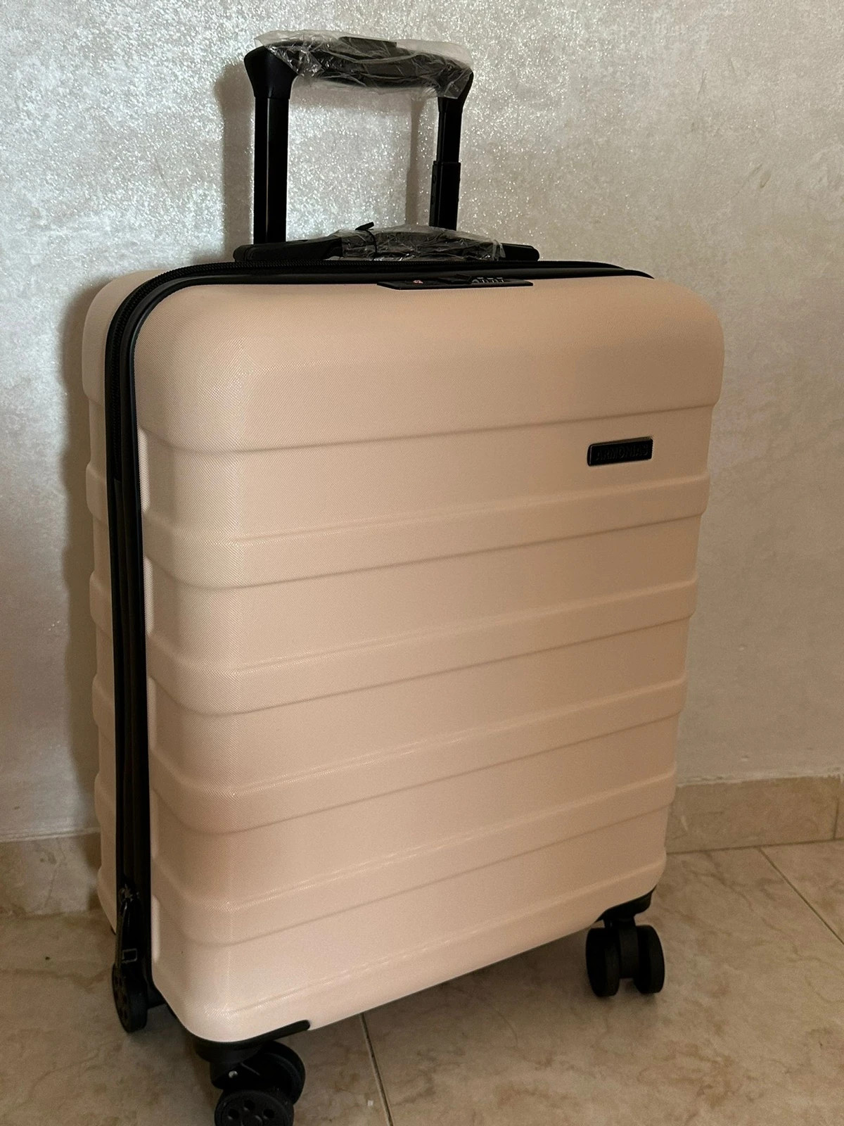 Maleta de cabina crema nueva a estrenar 55x40x20 – Armonias 3