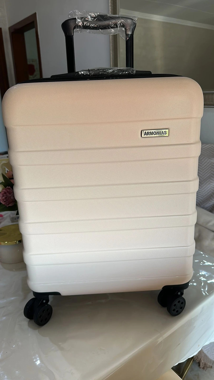 Maleta de cabina crema nueva a estrenar 55x40x20 – Armonias 4