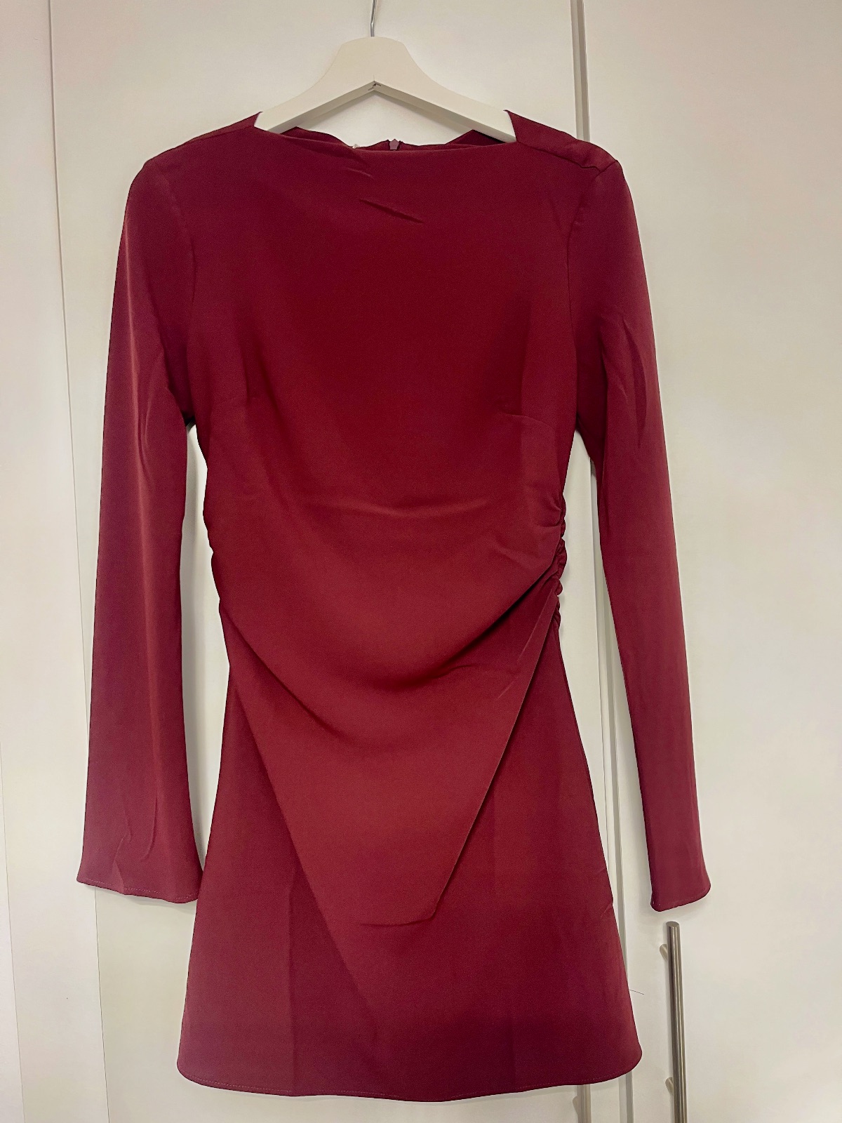 Vestido corto granate fruncido Mango – Mango – taille S 2
