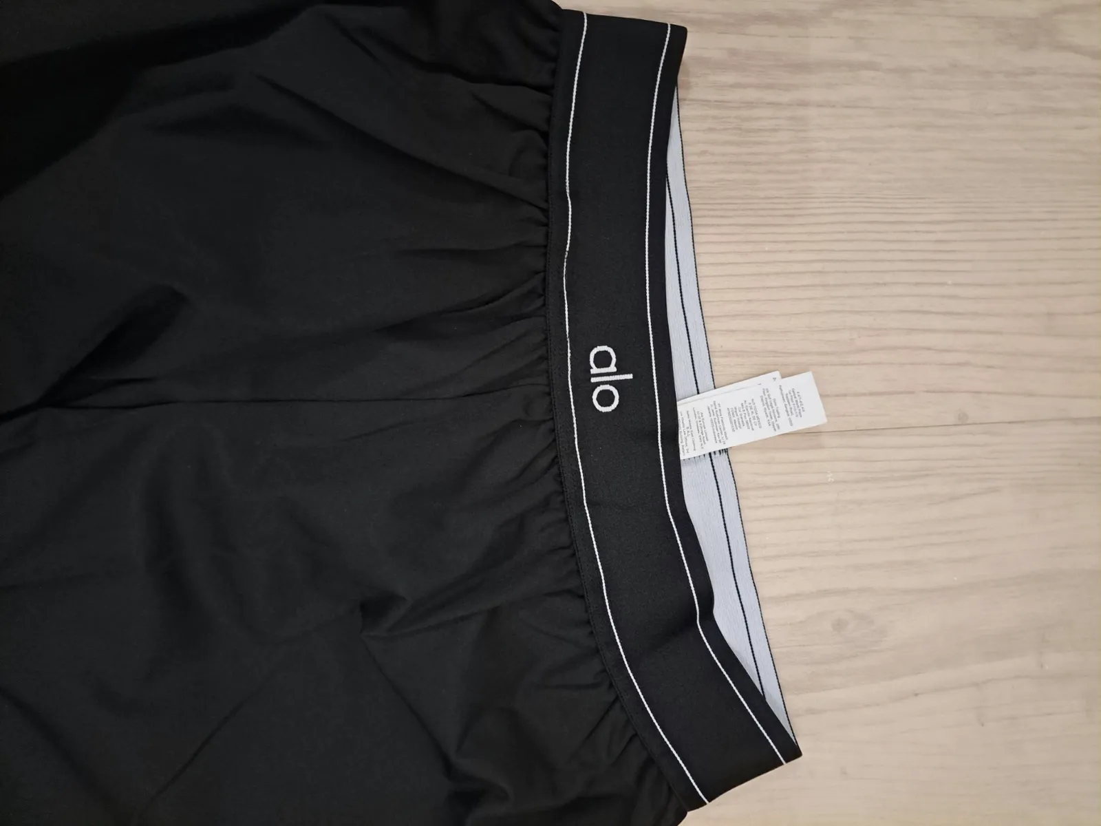 Ensemble Alo Yoga pantalon large et t-shirt noir – Alo Yoga – taille M 3