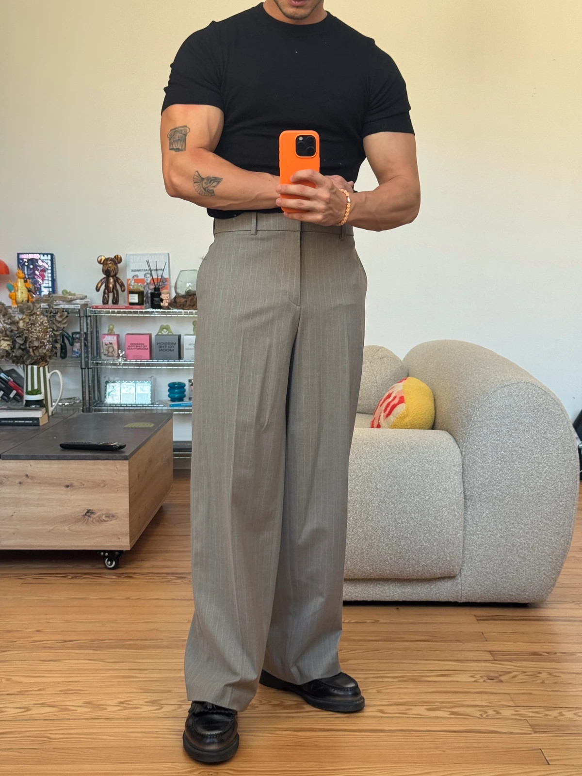 Uniqlo Pantalon Kaki Rayé Ample Taille S – Uniqlo – taille S 2
