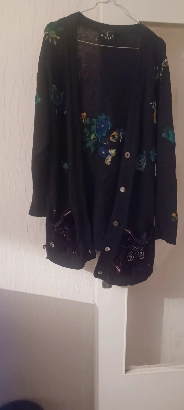 Titre : Gilet noir fleuri avec grandes poches – Taille 46 – W'espa – taille XXL 3