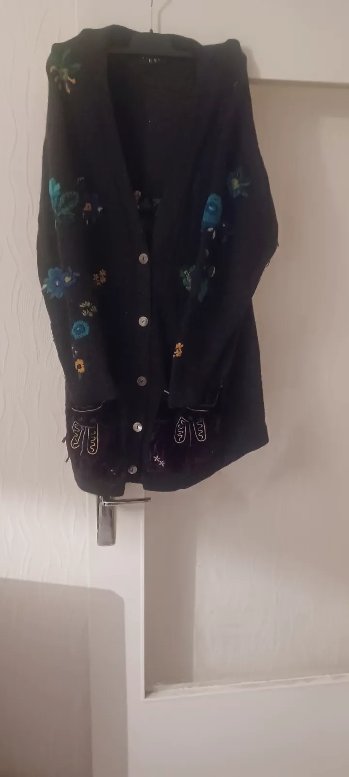 Titre : Gilet noir fleuri avec grandes poches – Taille 46 – W'espa – taille XXL 2