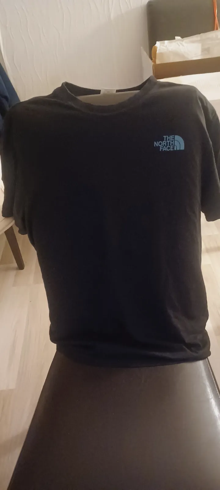 T-shirt The North Face noir et bleu – Taille M – The North Face – taille M 2