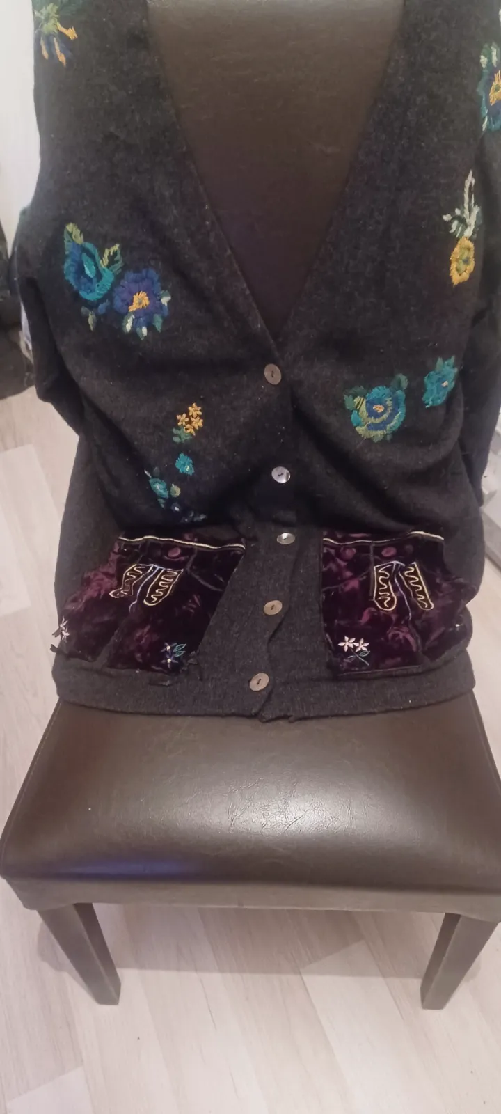 Titre : Gilet noir fleuri avec grandes poches – Taille 46 – W'espa – taille XXL 6