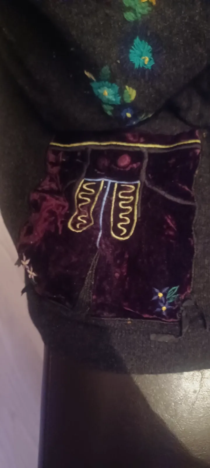 Titre : Gilet noir fleuri avec grandes poches – Taille 46 – W'espa – taille XXL 5