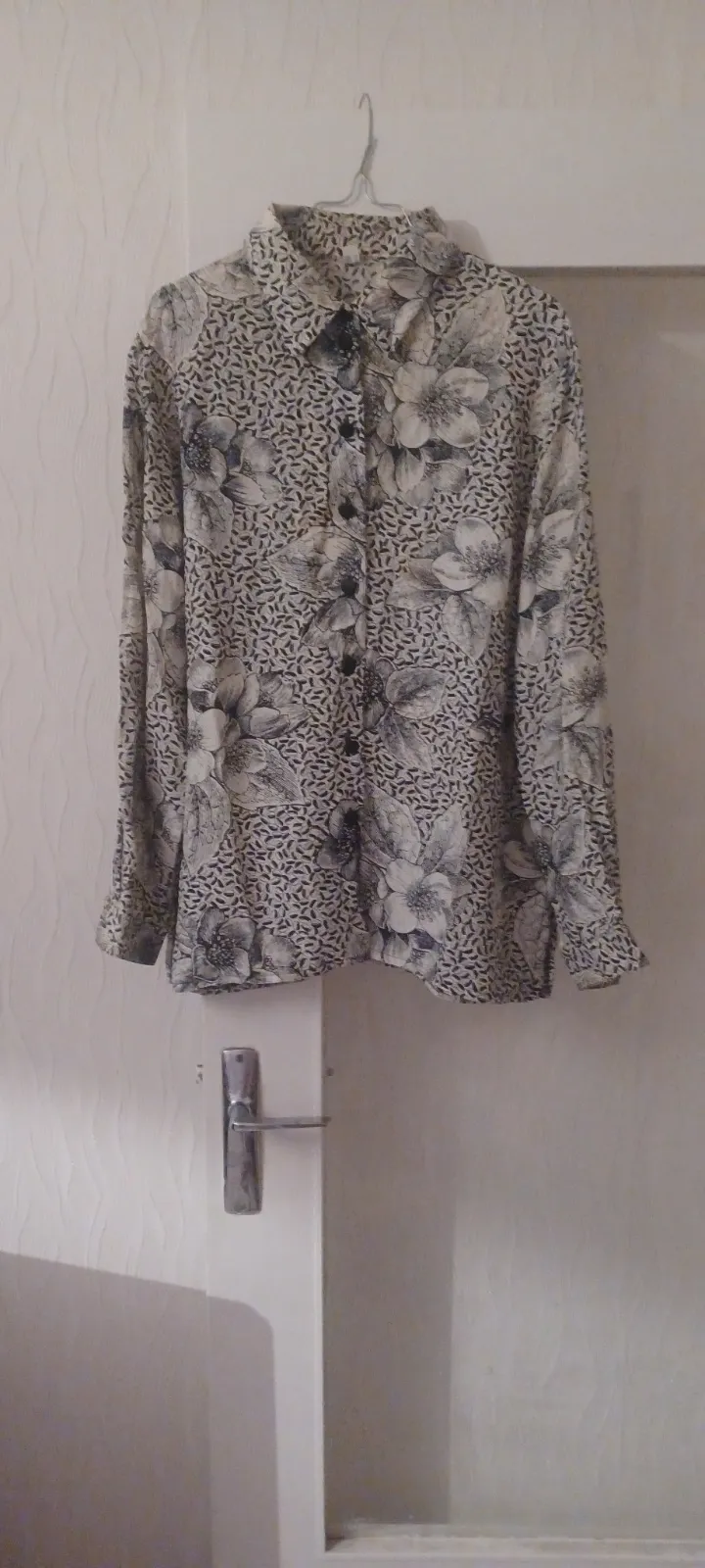 Chemise femme T42 100% viscose motif floral manches