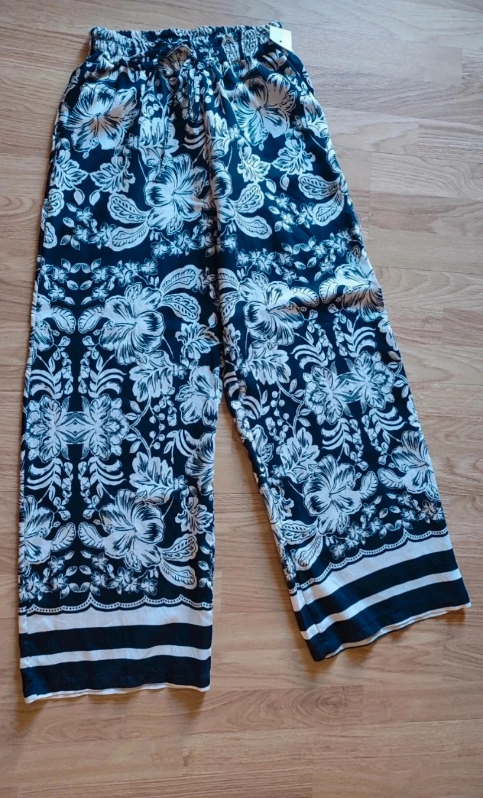 Conjunto floral blanco y negro | top + pantalón – marca local – taille Taille unique 5