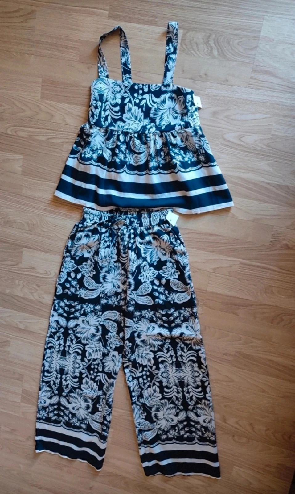 Conjunto floral blanco y negro | top + pantalón – marca local – taille Taille unique 3