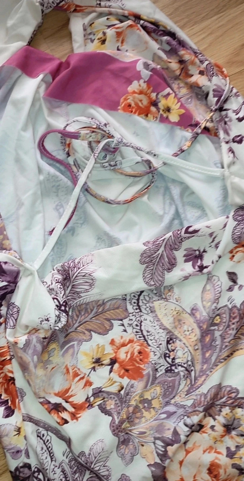 Top halter estampado floral satinado | Talla única | Espalda descubierta | Muy favorecedor – marca local – taille Taille unique 5