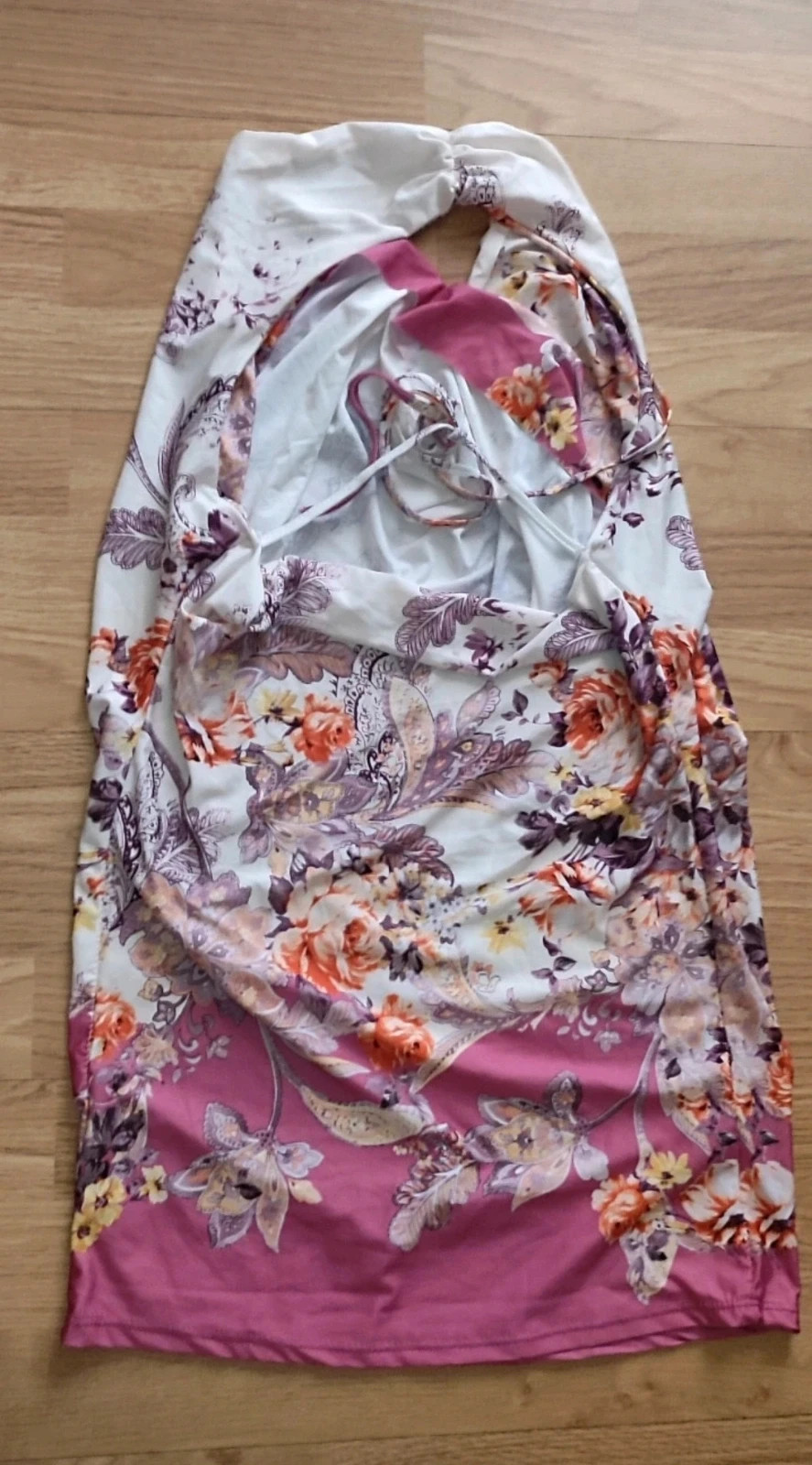 Top halter estampado floral satinado | Talla única | Espalda descubierta | Muy favorecedor – marca local – taille Taille unique 4
