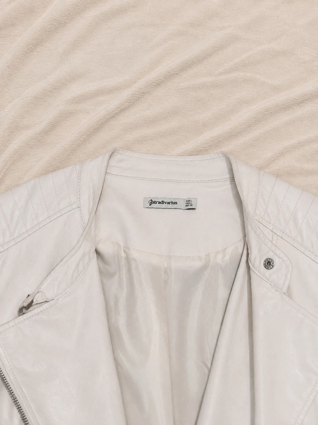 Stradivarius chaqueta / cazadora de cuero blanca – Stradivarius – taille L / 40 / 12 4
