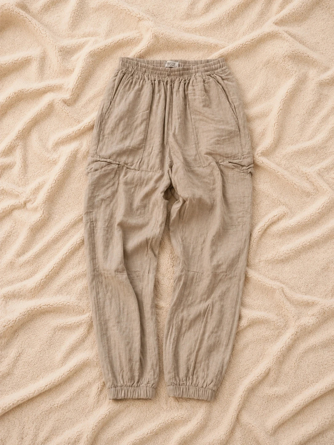 Inside pantalones cargos beis
