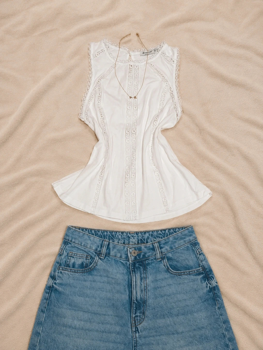 Stradivarius camiseta de encaje sin mangas blanca